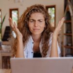 O que fazer com o cliente que sempre atrasa, mas continua comprando?