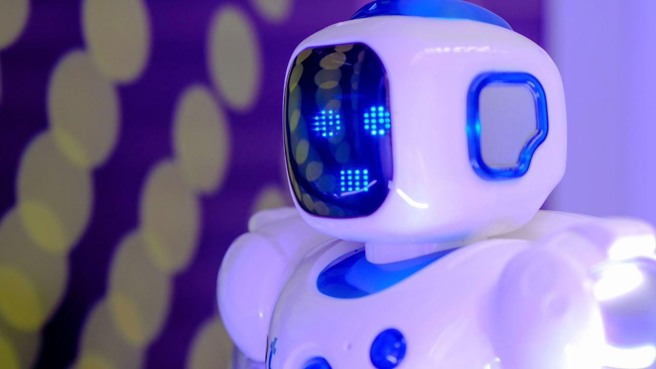 Como automatizar cobranças com IA sem parecer robótico