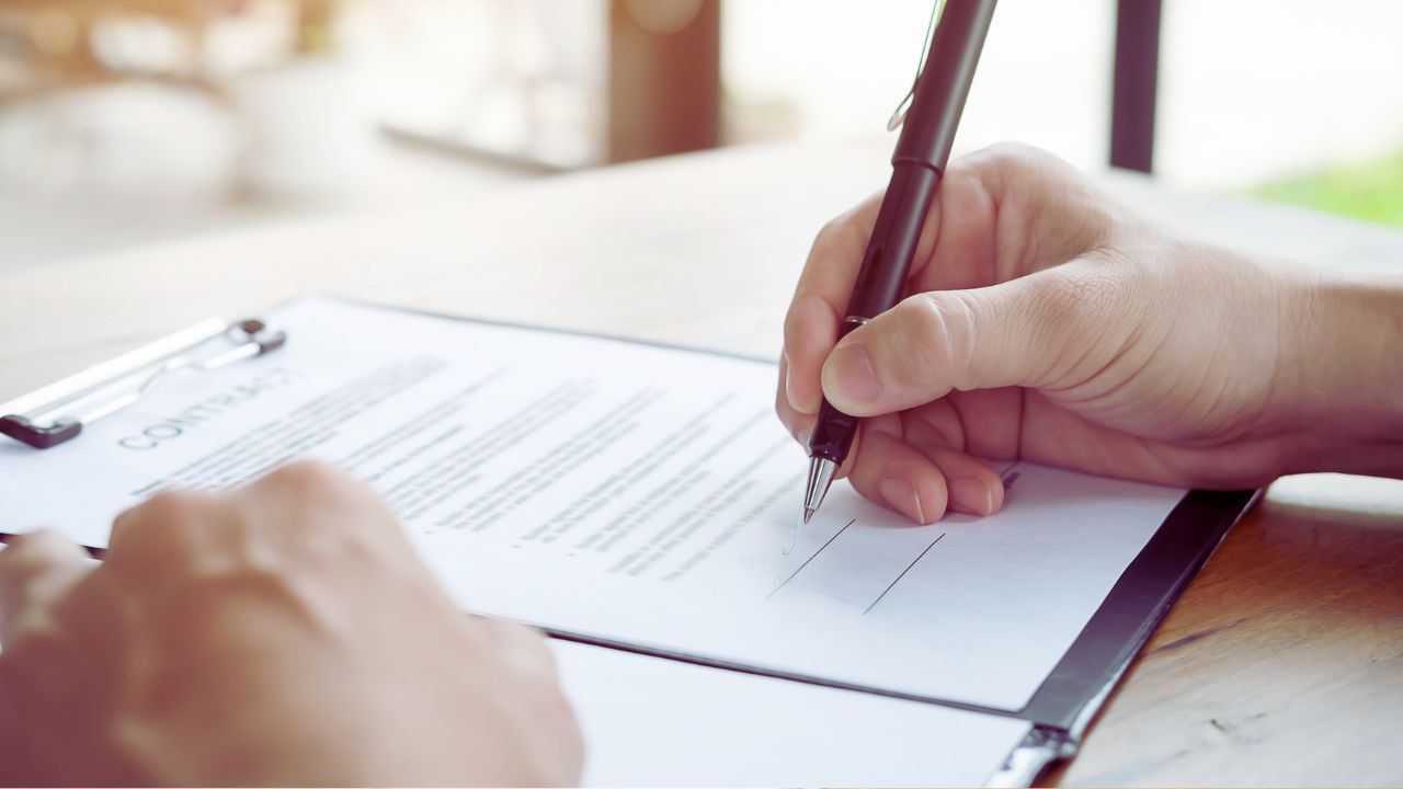 Cláusulas essenciais em contratos para facilitar a cobrança